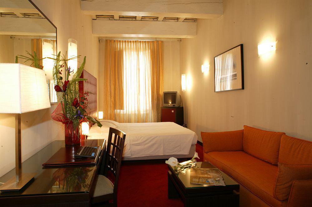 Hotel Sina Maria Luigia Parma Esterno foto